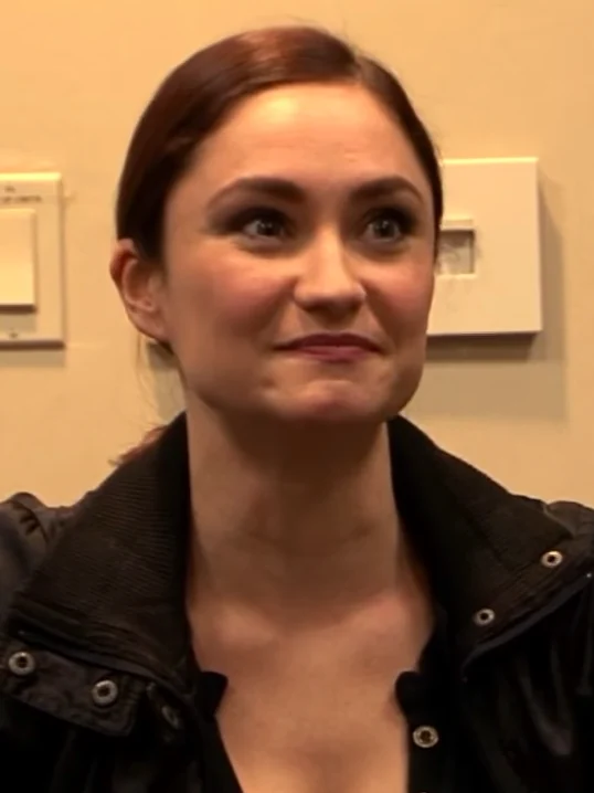 Emily Neves, English voice of Gine